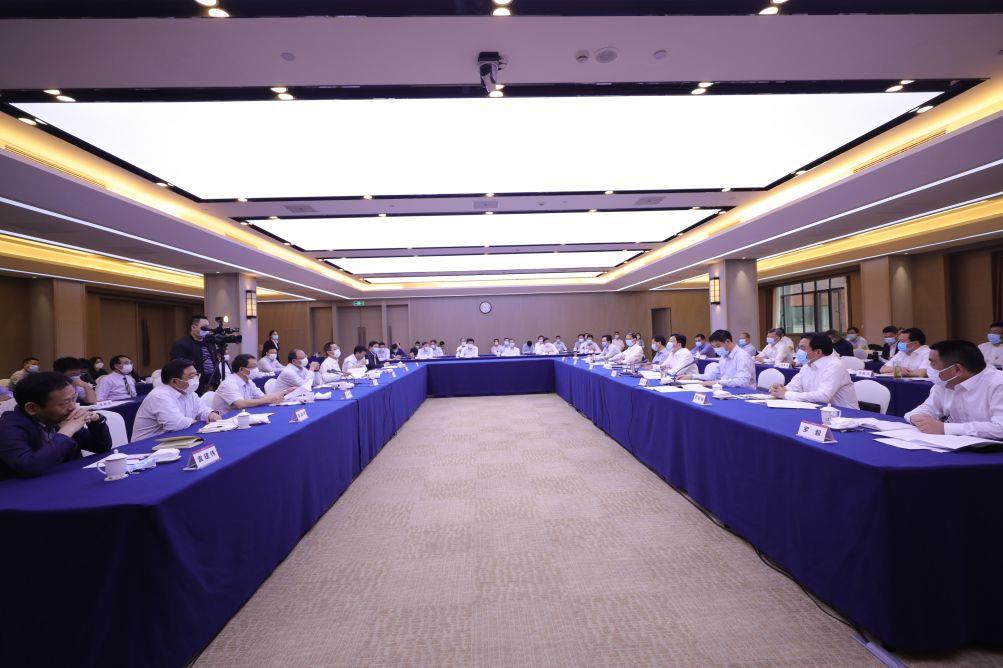 三峡基地发展公司与宜昌市政府座谈 (1)